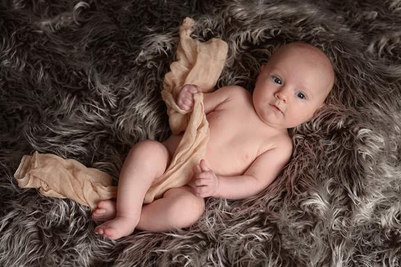 Baby mit Tuch