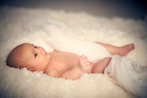 Baby auf Fell