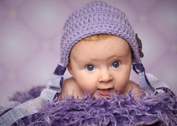 Baby in Lila
